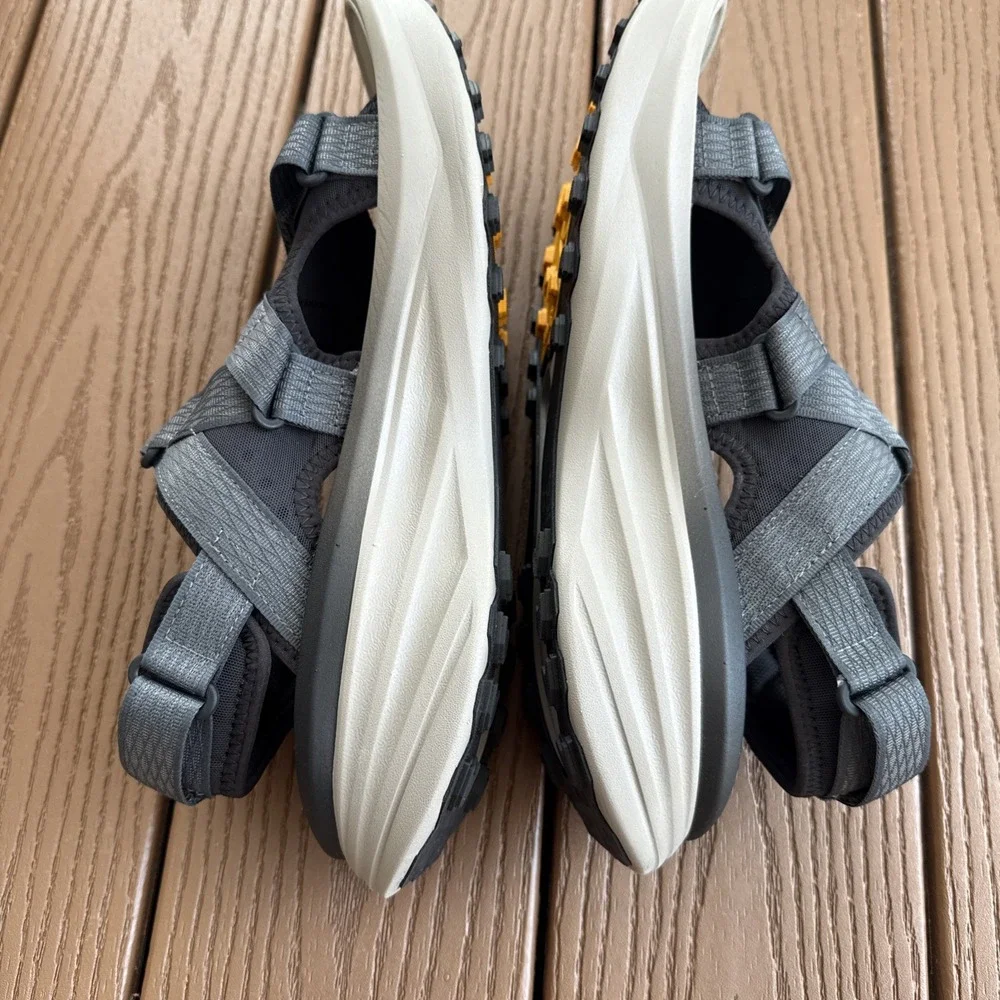 Teva Aventrail R2T Black/Sunflower Trail Running Sandal Mens US Size 10.5 New